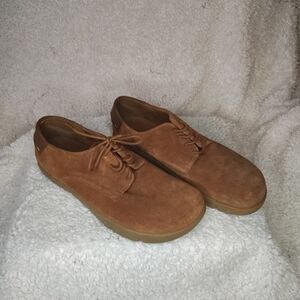 Men's Suede Chukka Shoes in Tan Brown